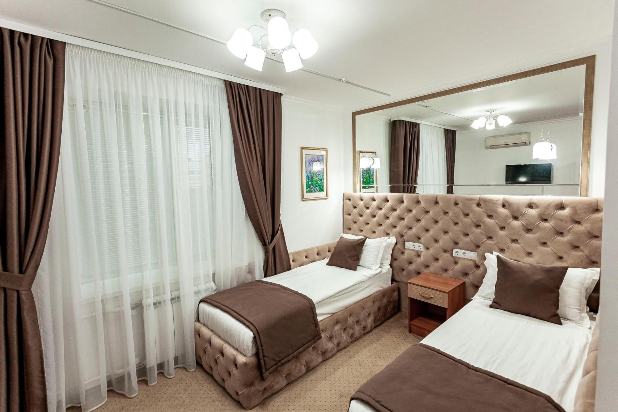 Kurmet Hotel ウラルスク エクステリア 写真