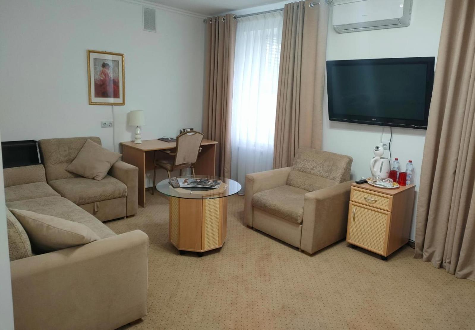 Kurmet Hotel ウラルスク エクステリア 写真
