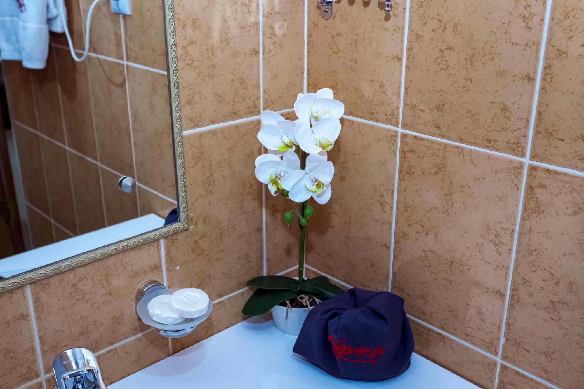 Kurmet Hotel ウラルスク エクステリア 写真