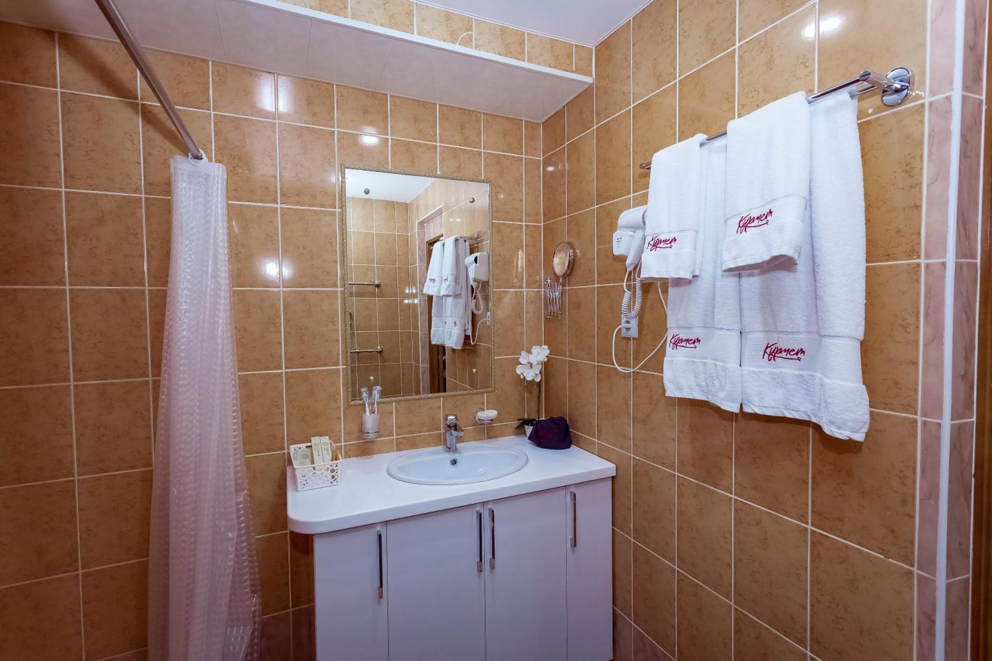 Kurmet Hotel ウラルスク エクステリア 写真