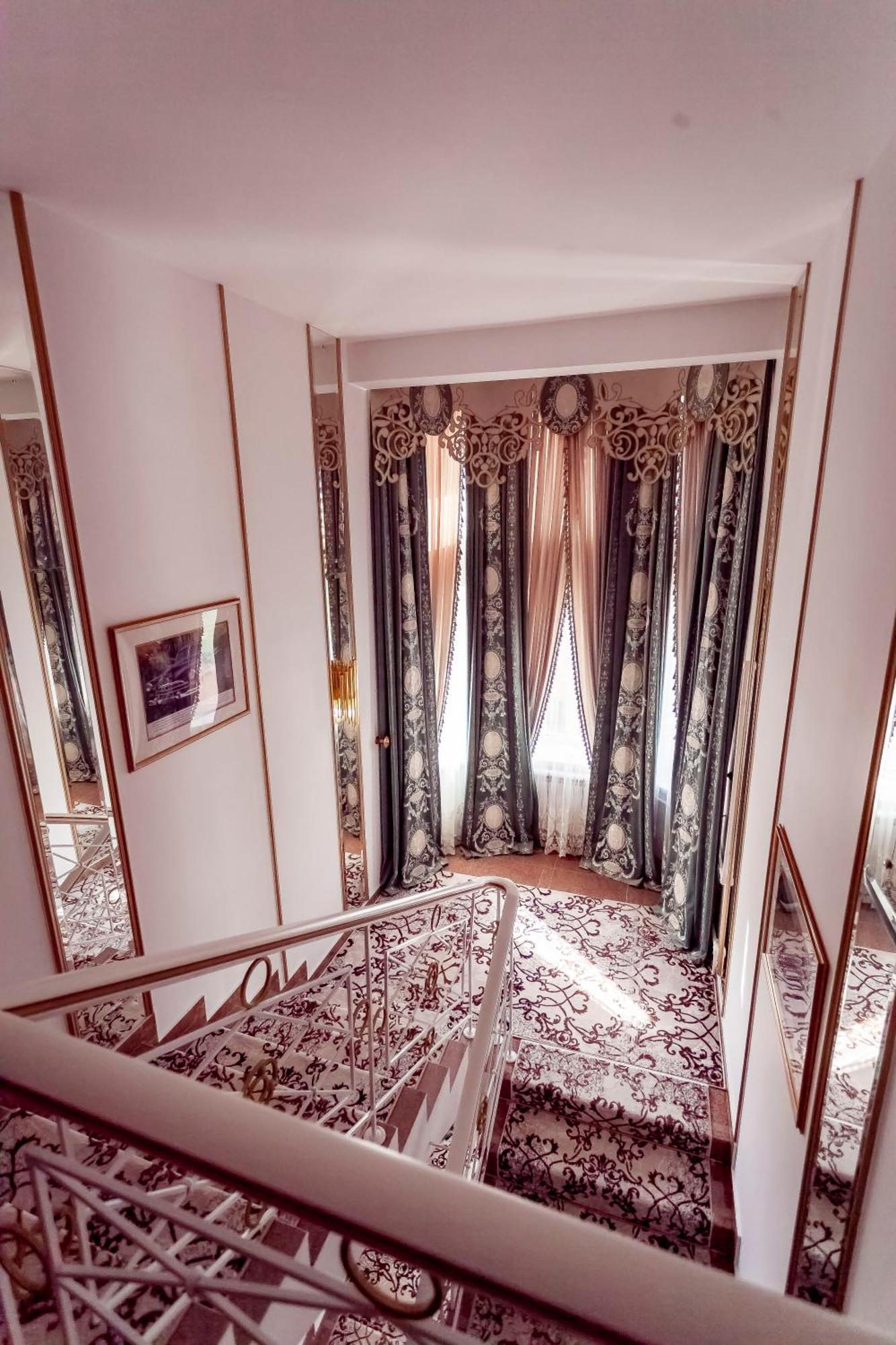 Kurmet Hotel ウラルスク エクステリア 写真