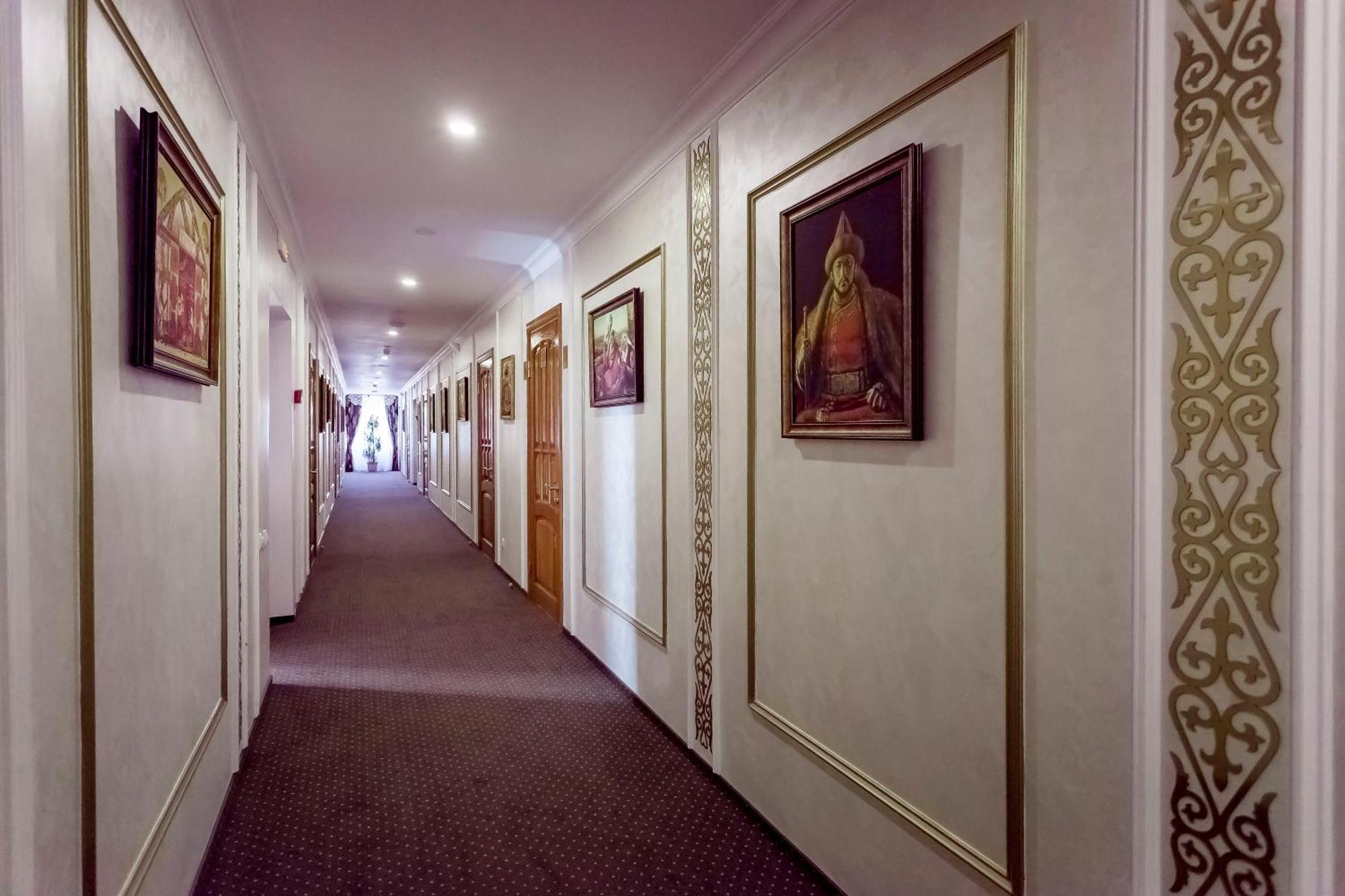 Kurmet Hotel ウラルスク エクステリア 写真