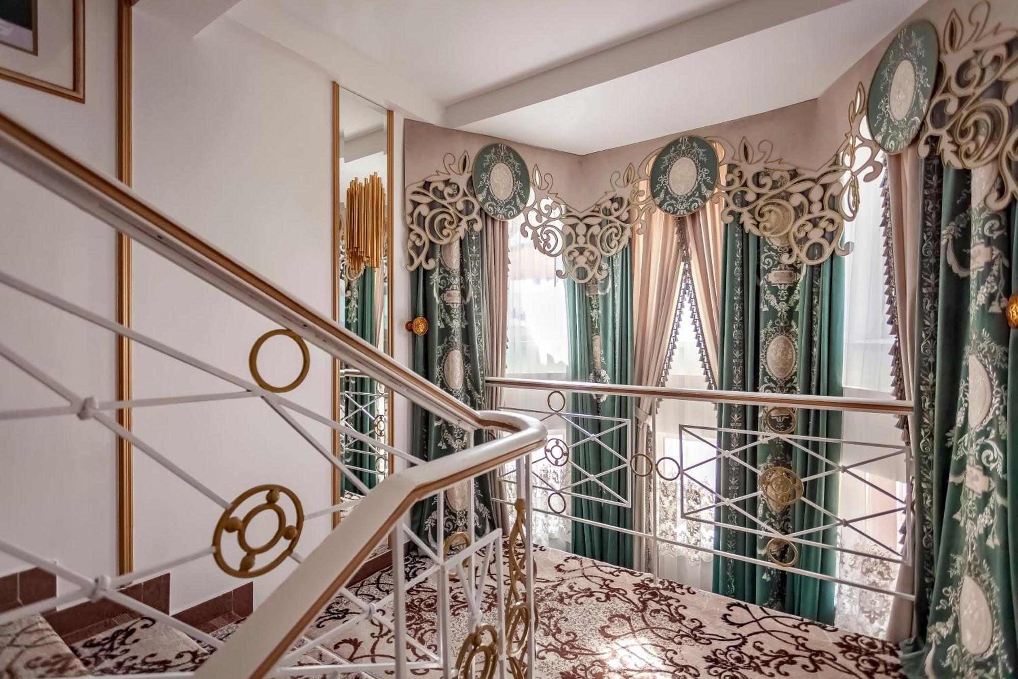 Kurmet Hotel ウラルスク エクステリア 写真