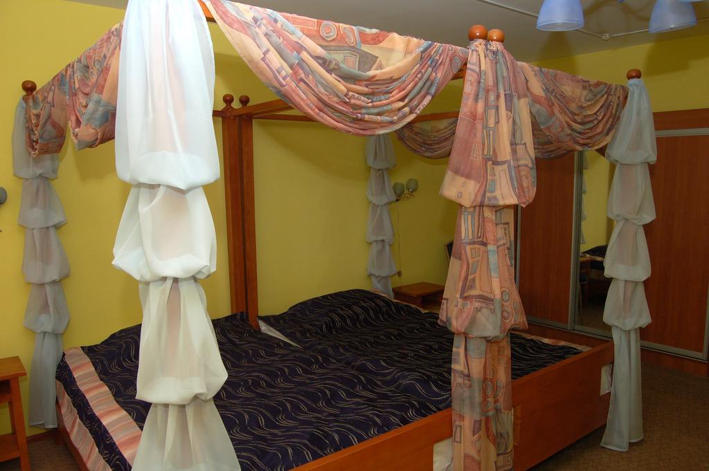 Kurmet Hotel ウラルスク エクステリア 写真