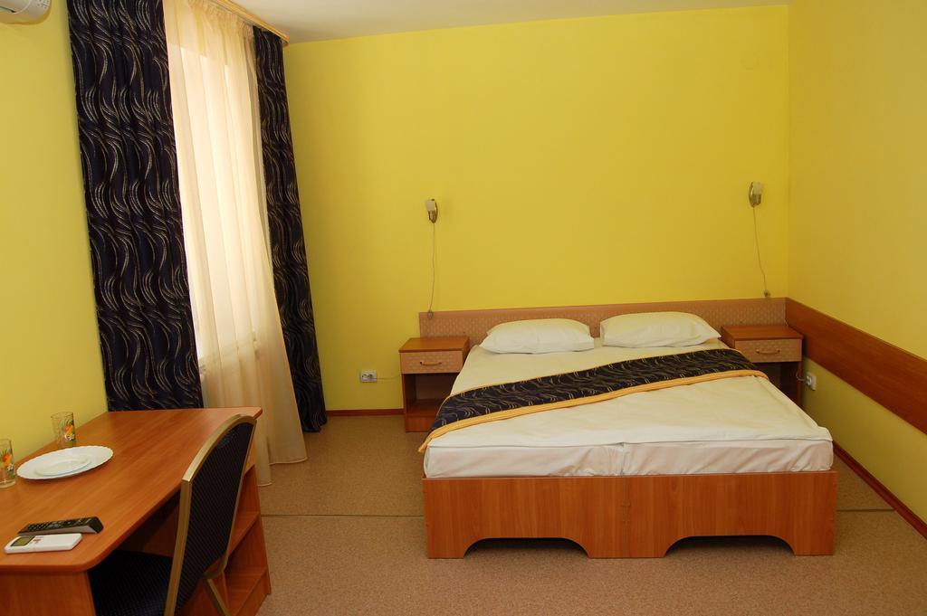 Kurmet Hotel ウラルスク エクステリア 写真