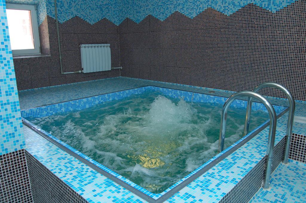 Kurmet Hotel ウラルスク エクステリア 写真